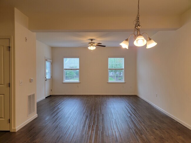 Foto del edificio - 619 Thornberry Ln