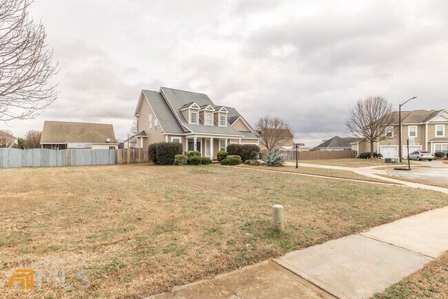 Building Photo - 302 Meyers Lake Dr