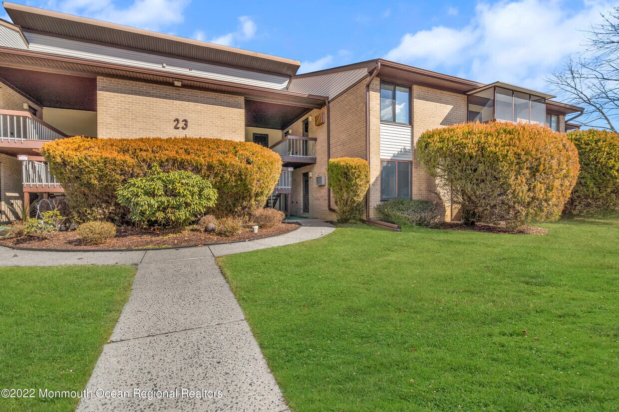 23 Meadow Green Cir, Manalapan Township, NJ 07726 House Rental in Manalapan Township, NJ