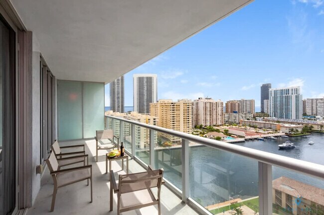 Foto del edificio - 2602 E Hallandale Beach Blvd