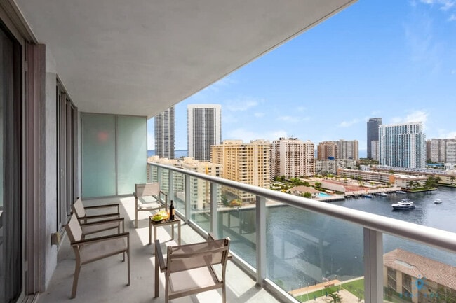 Building Photo - 2602 E Hallandale Beach Blvd