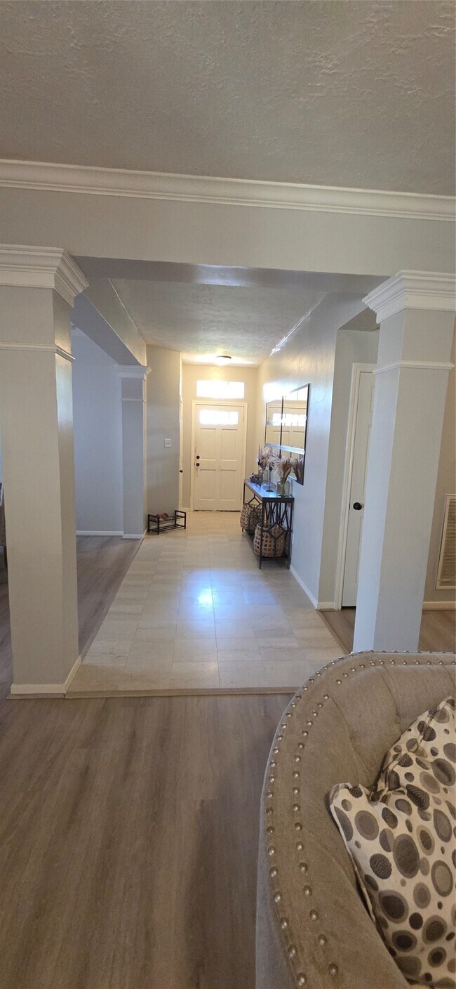 Building Photo - 15407 Chestnut Falls Dr