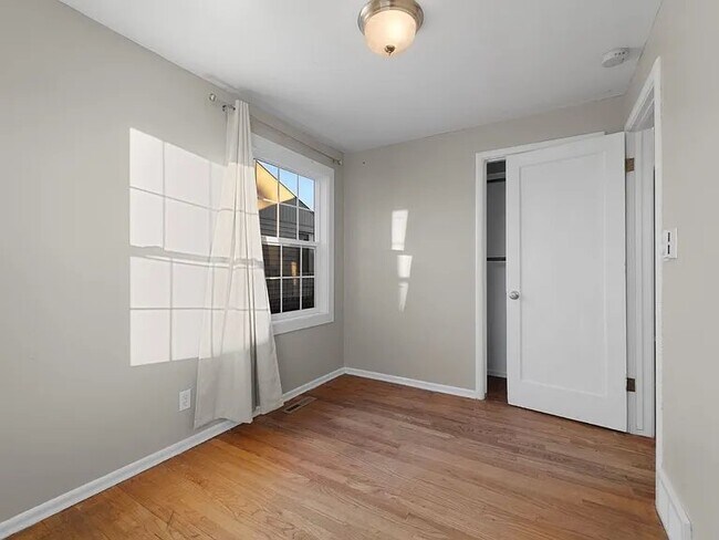 Foto del edificio - 5707 N Lindeke St