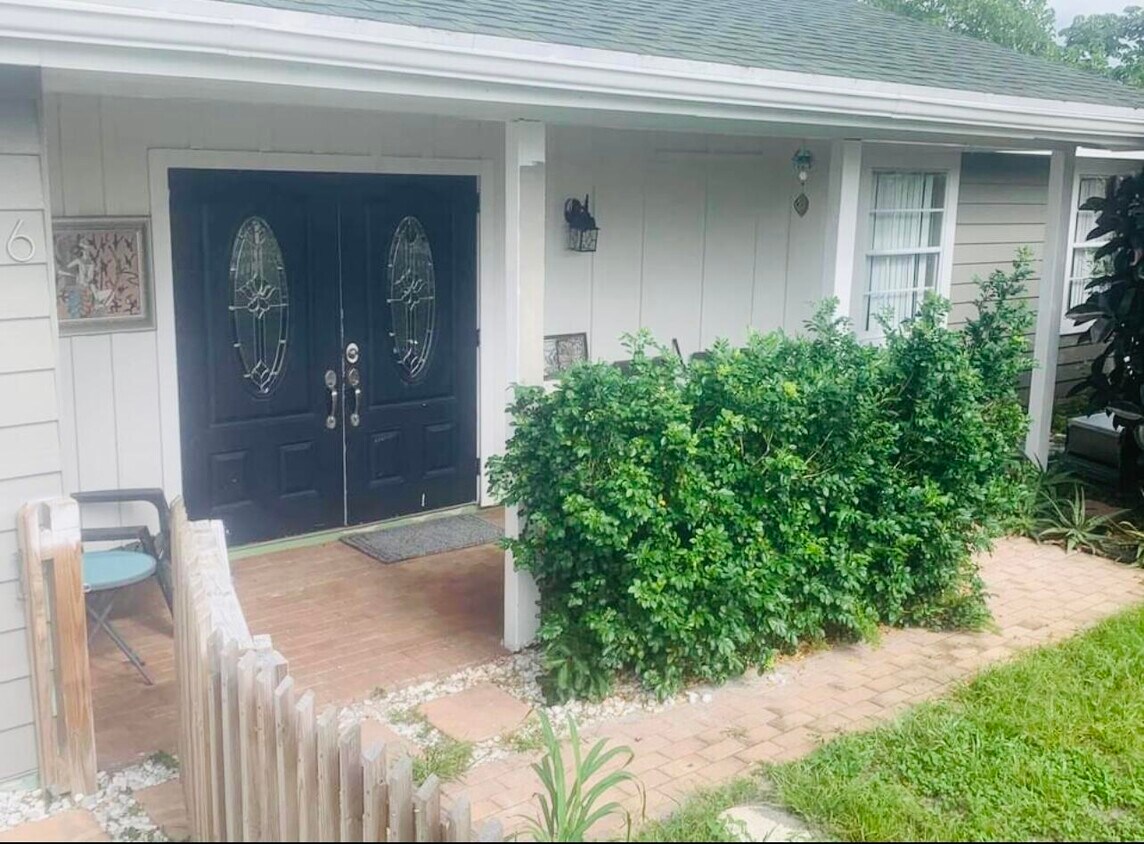 Foto principal - 19536 Seabrook Rd