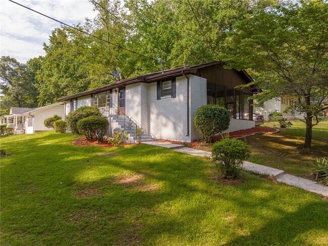Building Photo - 5207 Dixie Lake Rd