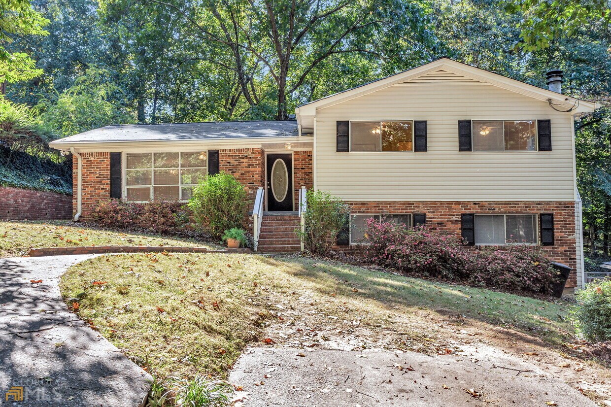 Primary Photo - 2554 Skyland Trail NE