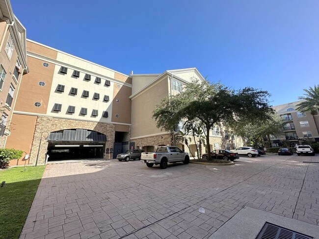 Building Photo - Great South Tampa 1BR/1BA  3rd floor condo...
