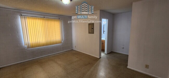 Building Photo - Cozy Home in Vibrant Area!