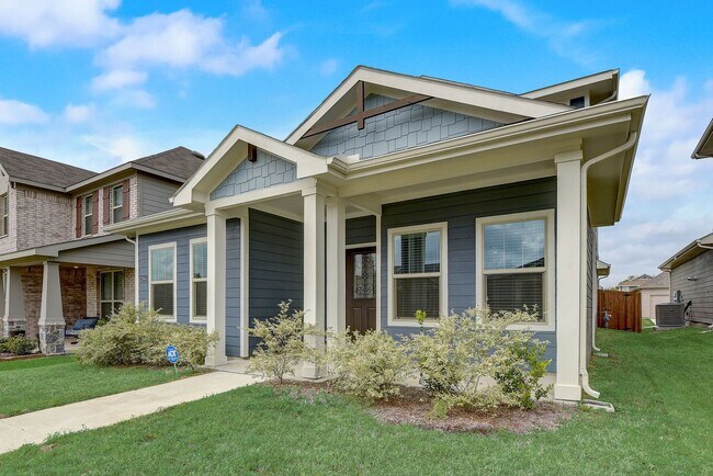 Foto del edificio - AVAILABLE NOW - Like-New 4-Bedroom Home with Loft & First-Floor Primary | Near Downtown Fort Worth