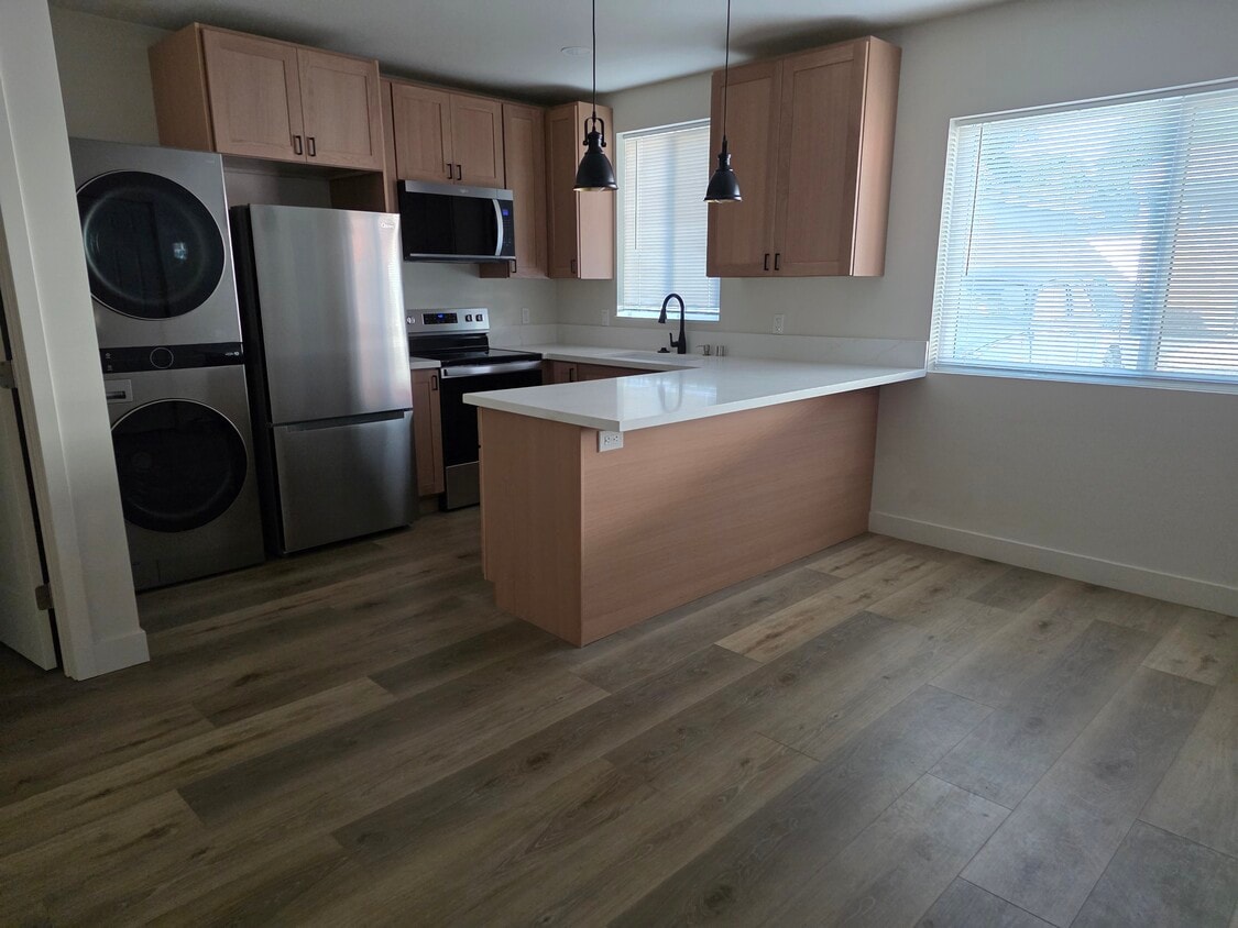 Foto principal - 14338 Flomar Dr