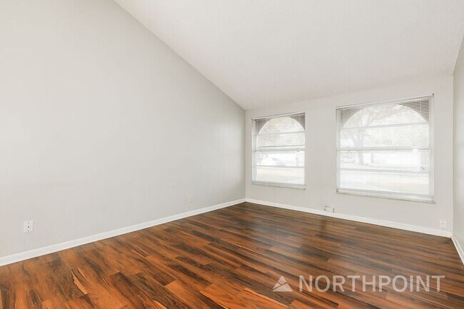 Building Photo - 601 Highview Terrace S