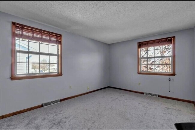 Foto del edificio - 26 Rushford Ln