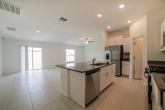 Building Photo - 4113 84th Ct E