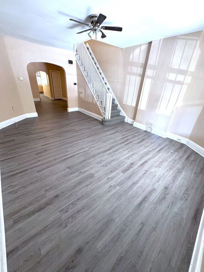 Building Photo - Nice Spacious Home with Backyard for Rent