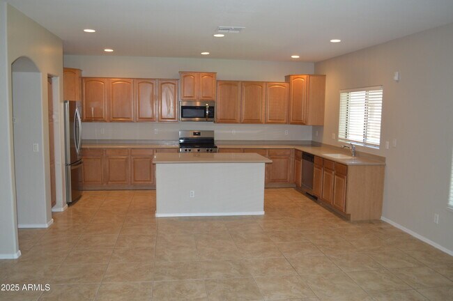 Building Photo - 2534 E Mine Creek Rd