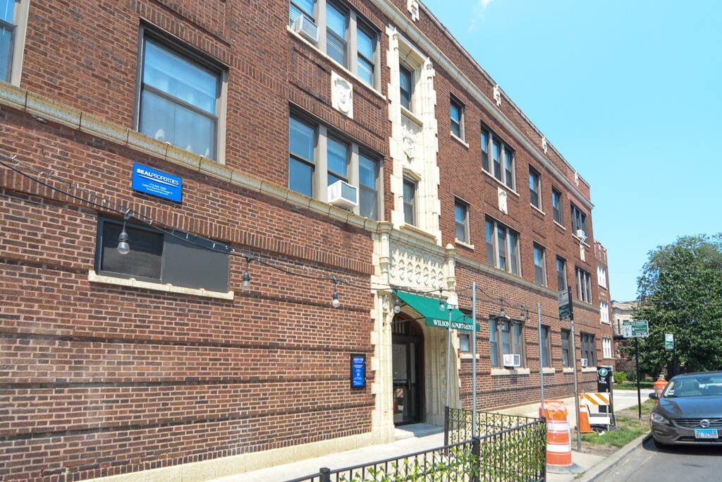 Foto principal - 2249 W Wilson Ave