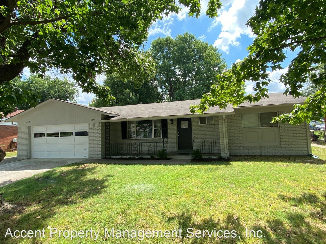 Primary Photo - 3 br, 1.5 bath House - 1105 North Fern Avenue
