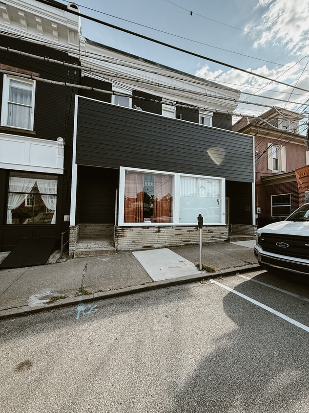 Primary Photo - 121 W Pike St
