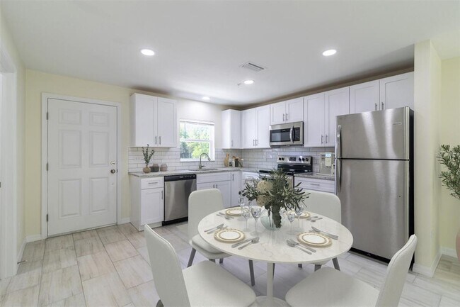 Building Photo - 2977 SW 153rd Ln