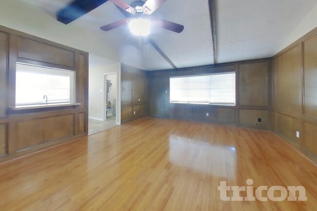 Building Photo - 1838 Turtle Creek Dr