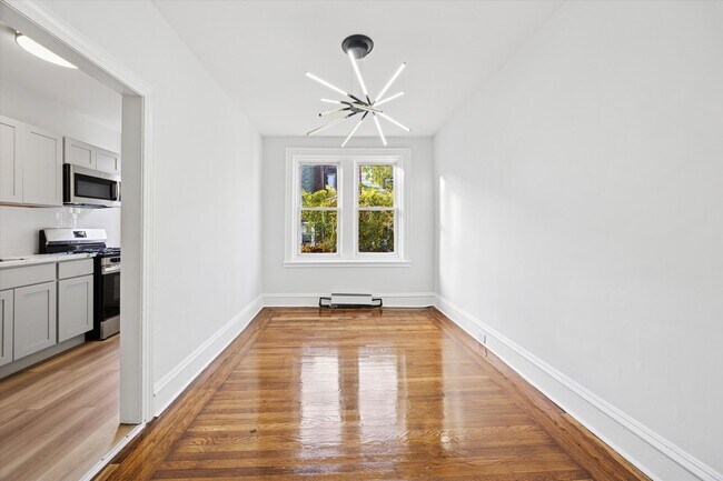 Building Photo - 5818 Addison St