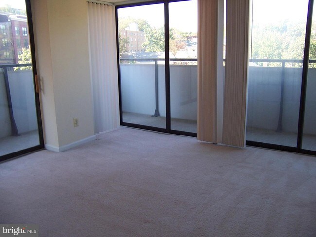 Foto del edificio - 5300 Columbia Pike