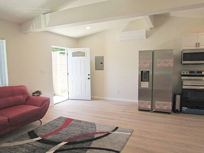 Foto del edificio - 22248 Vanowen St