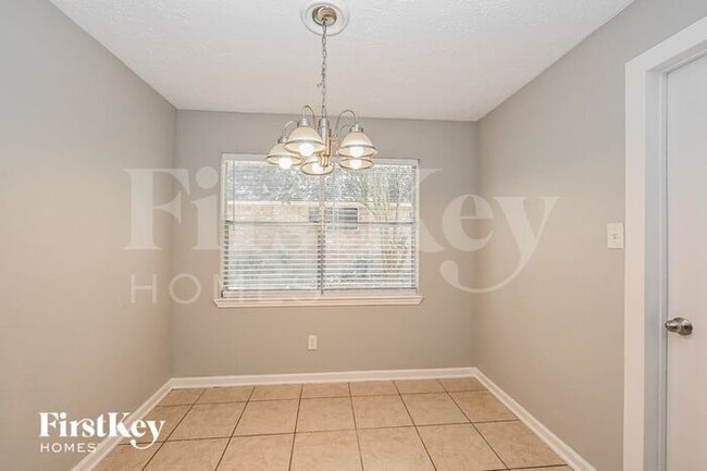 Building Photo - 1022 Romaine Ln