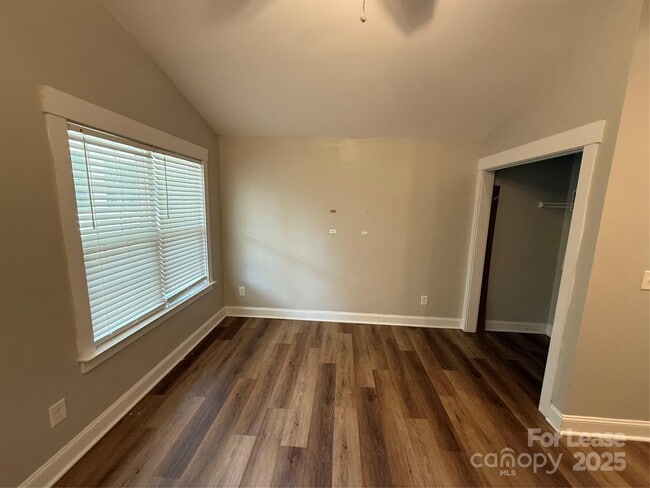 Building Photo - 664 Reeves Ct