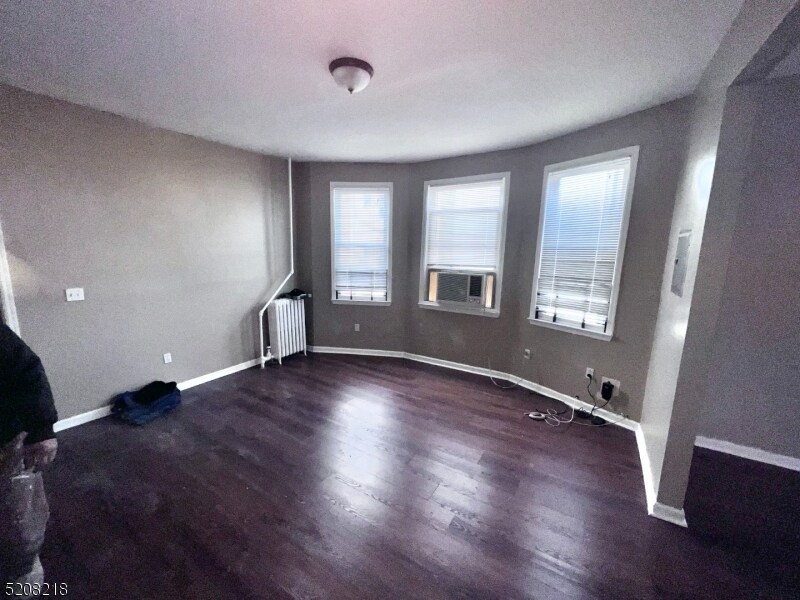 Primary Photo - 184 W Bigelow St