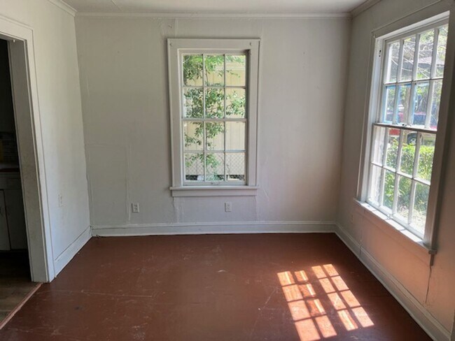 Foto del edificio - Classic 2 Bedroom Home - Central HVAC!