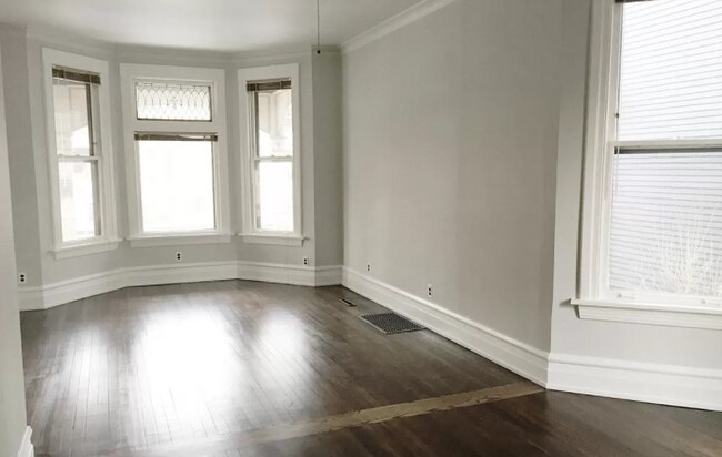 Foto del edificio - 2049 W Bradley Pl