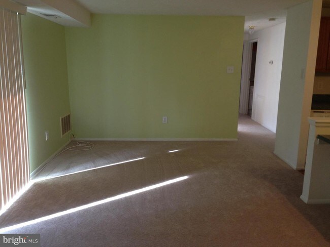 Building Photo - 12309 Silvergate Way