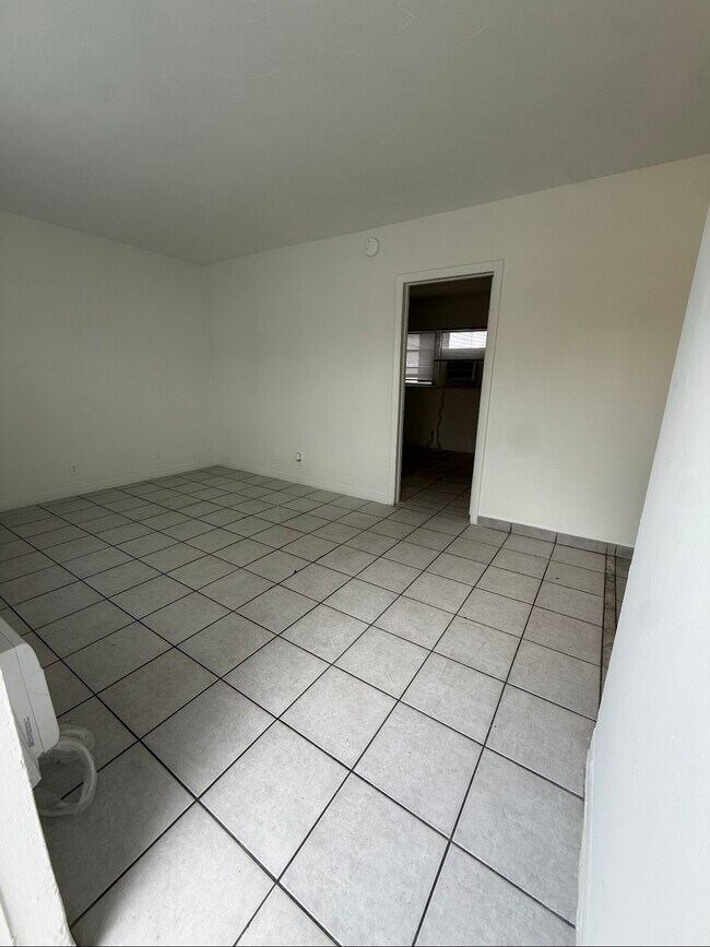 Foto del edificio - 900 NE 17th Ter