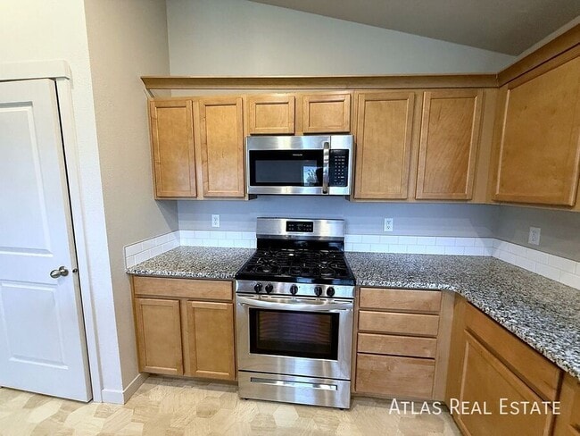 Building Photo - 3007 N Cherry Grove Way