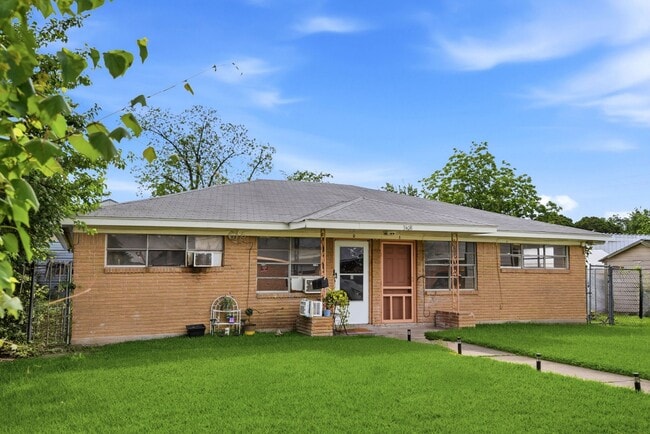 Building Photo - 3408 E Lockwood Dr