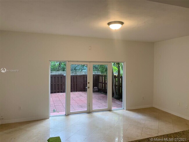 Foto del edificio - 1281 NE 105th St
