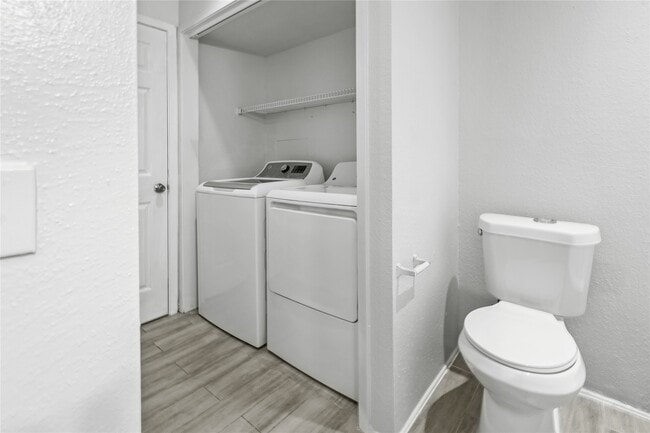 Building Photo - 8703 Victorian Village Dr