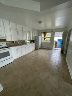 Photo du bâtiment - 422-1 King - Your Spacious Bright 4-Bedroom Apartment