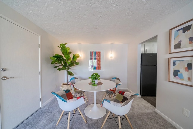 Building Photo - Rosemont Square