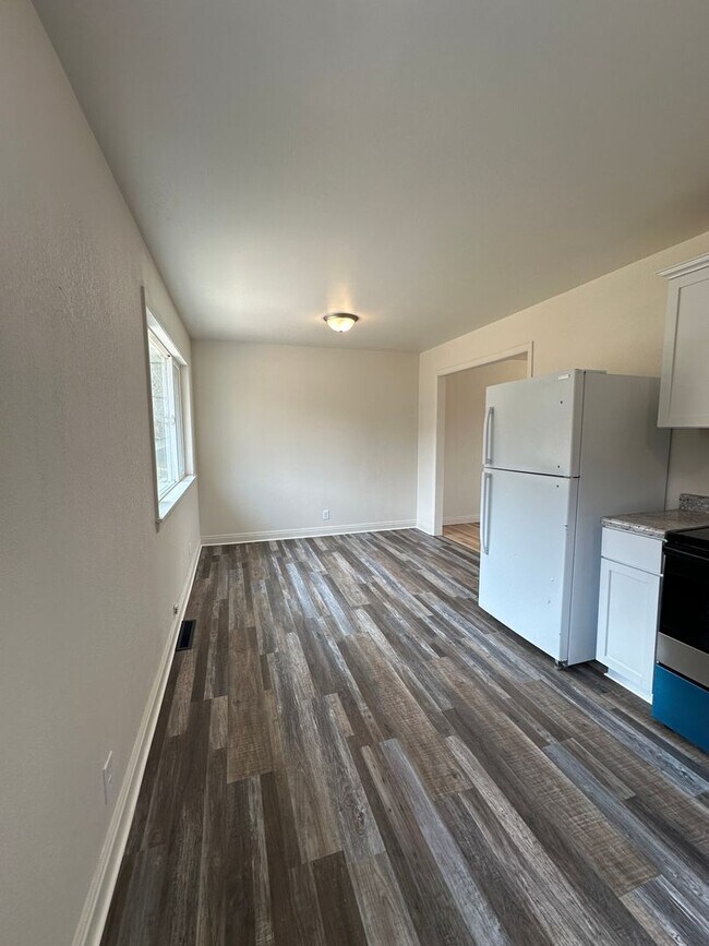 Building Photo - 4bed Rental June 2026