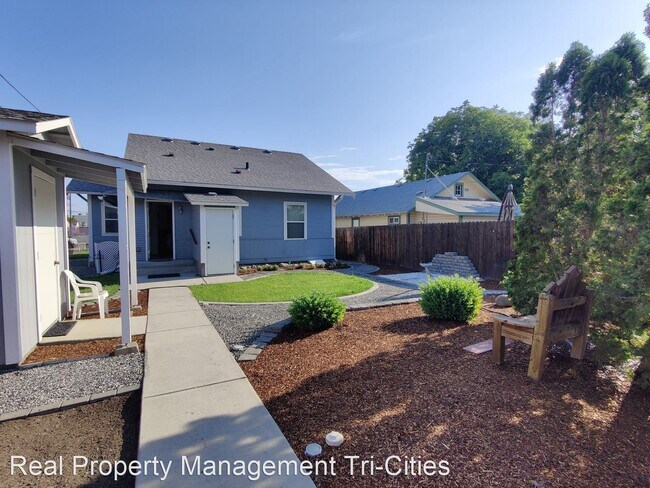 Foto del edificio - 3 br, 1 bath House - 115 W. 2nd Av.