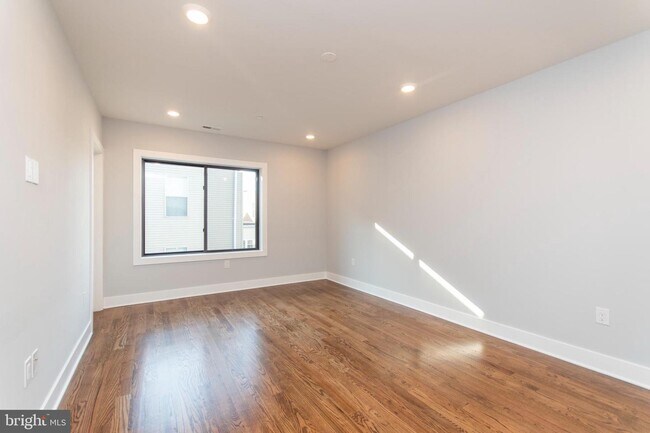 Building Photo - 814 N Uber St