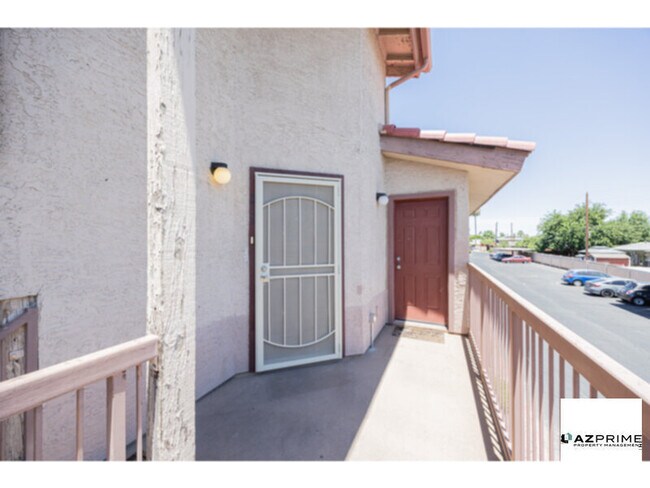 Building Photo - Welcome to this beautifully maintained 1/1 condo in Glendale!