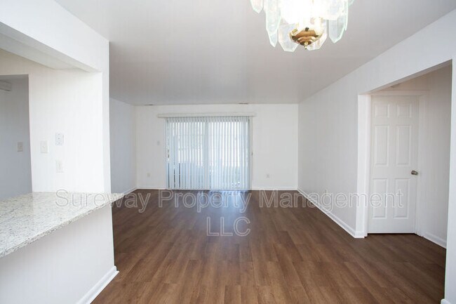 Building Photo - 427 Paddock Ct