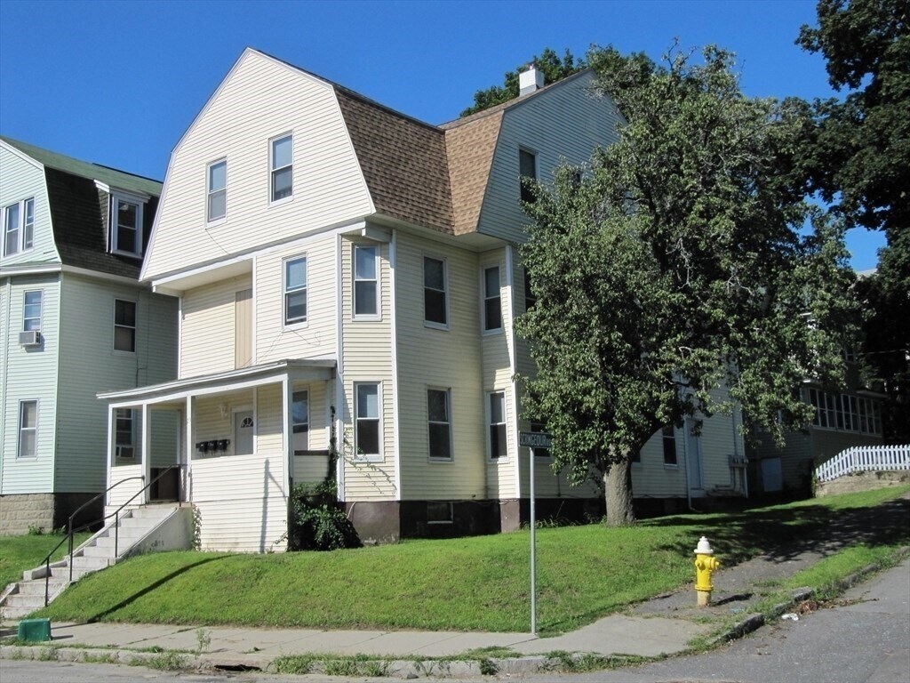 23 W Boylston Dr Unit 2, Worcester, MA 01606 Room for Rent in