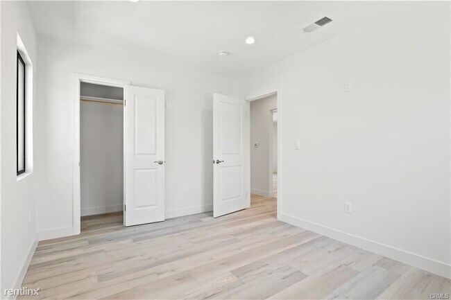 Building Photo - 2 br, 1 bath House - 11420 Oxnard St