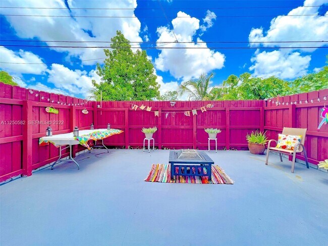 Foto del edificio - 3672 SW 59th Ave