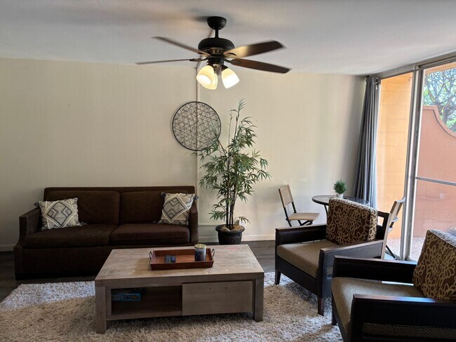Foto del edificio - AVAILABLE NOW. Electric included. Furnishe...