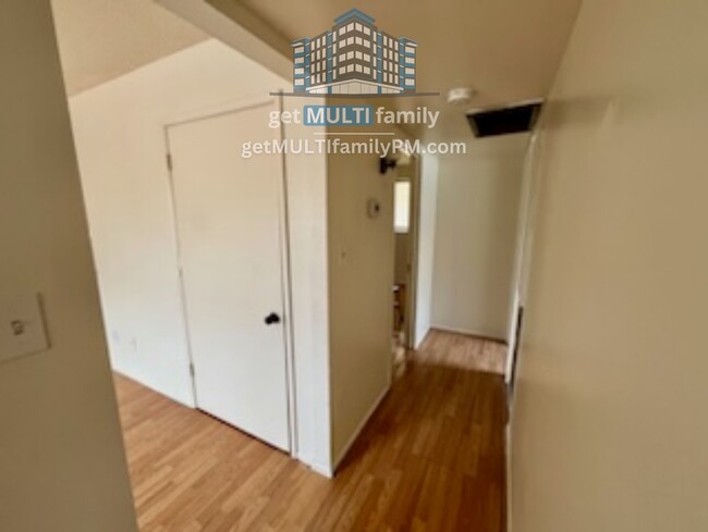 Building Photo - Thanksgiving Special  -Modern 1-bedroom 1 ...